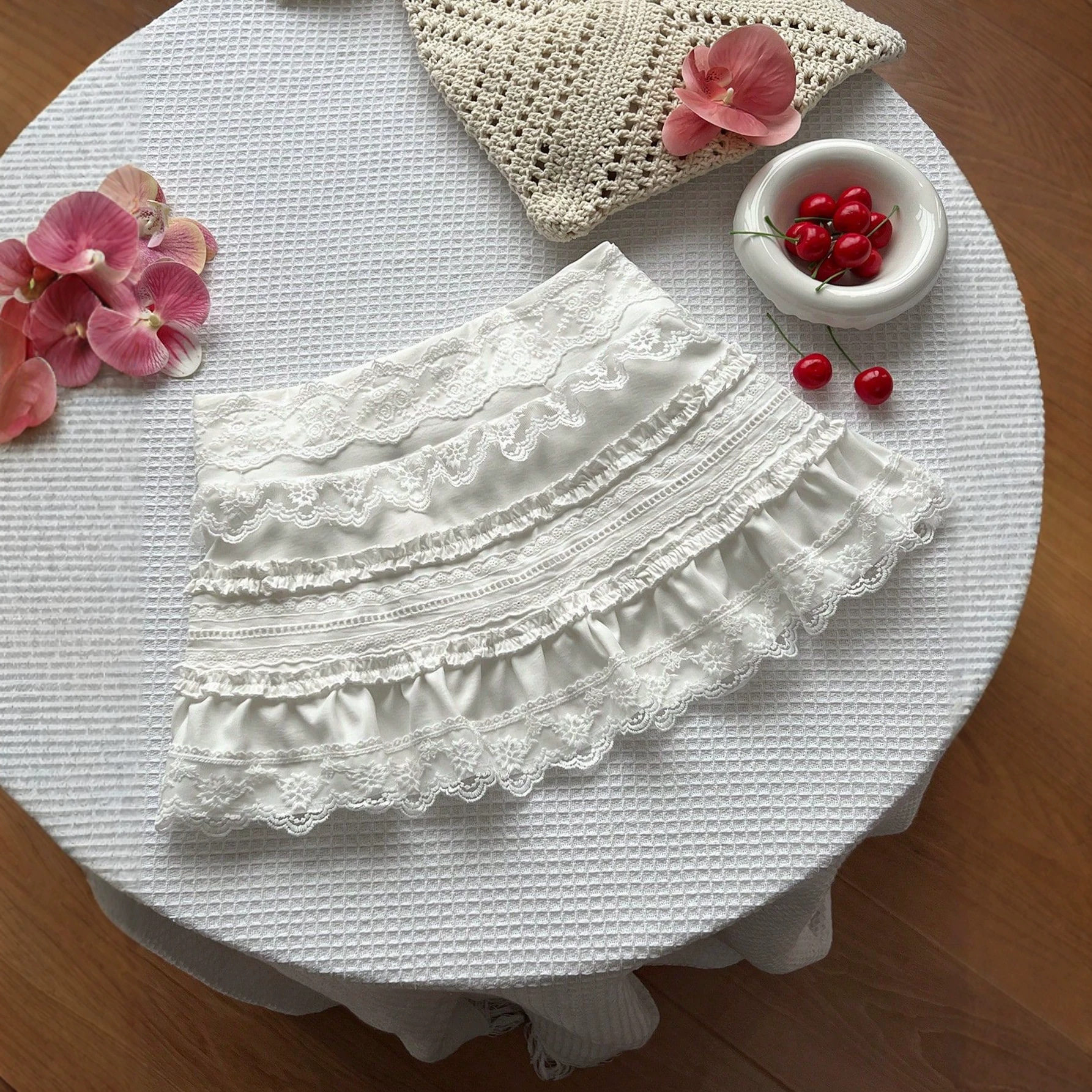 Summer Womens Ruffled Lace Trim Mini Skirt Low Waist Lightweight Fabric Elegant Design Ready to Ship Wholesale