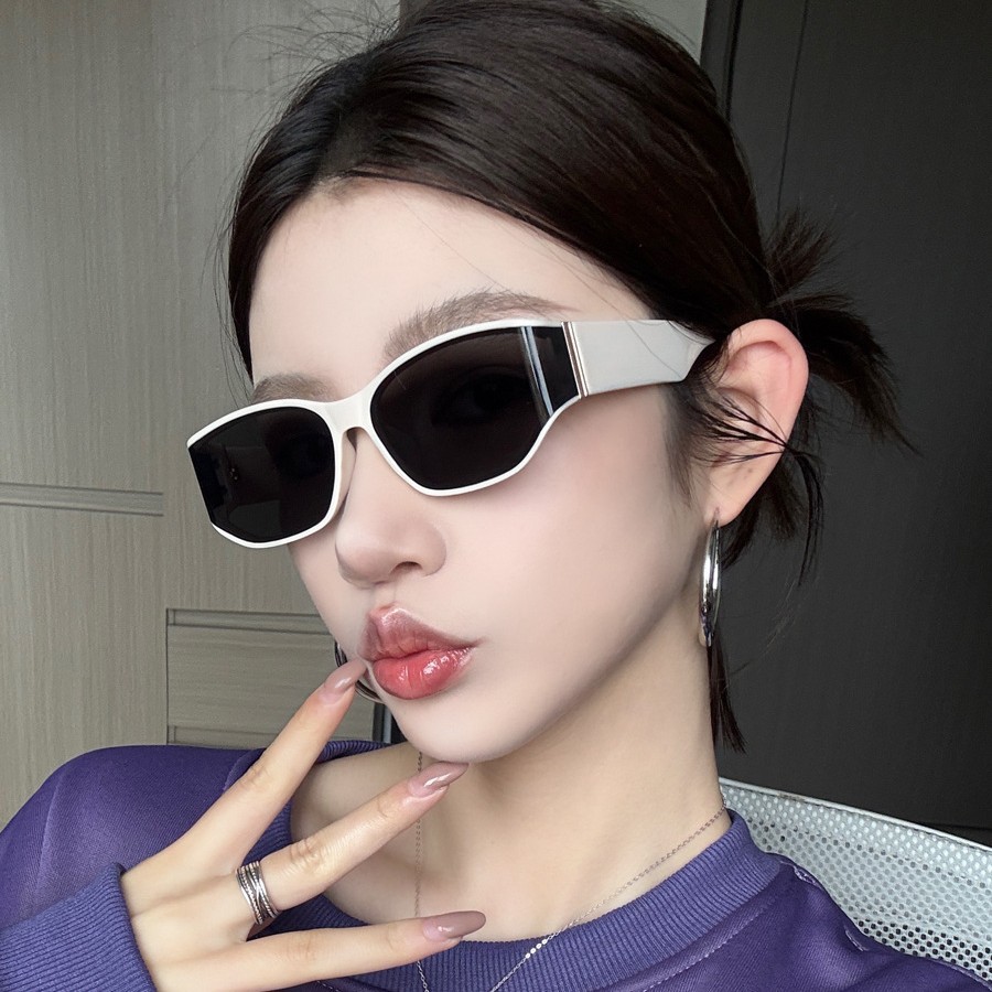 European and American Retro Cat's Eye Advanced Sense Sunglasses Women's Round Face Curved Surface Fashionable 2025 New Anti-UV Sunglasses