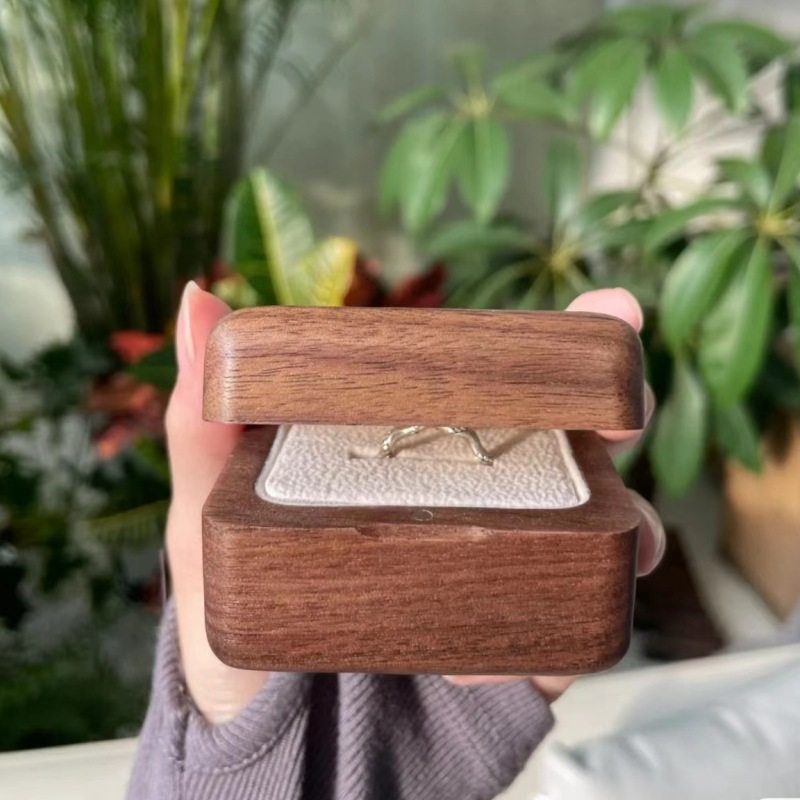 Creative Simple Rectangular Solid Wood Ring Storage Box Retro Black Walnut Ring Proposal Ring Box Jewelry Box