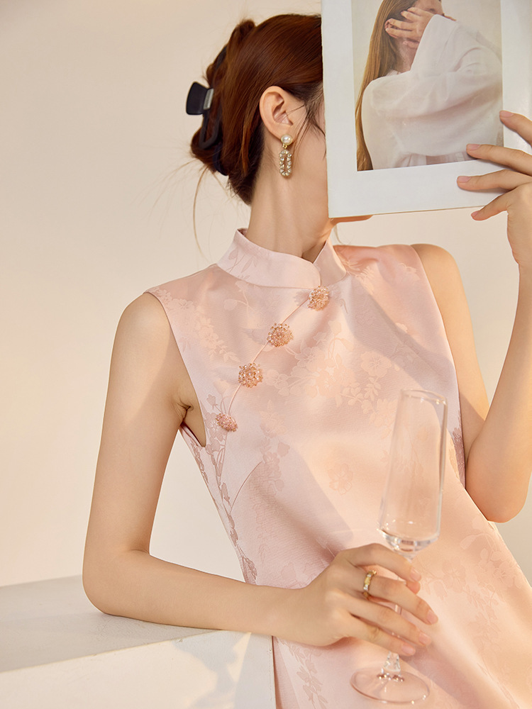 Đầm chữ A nữ cổ đứng thêu hoa cao cấp dáng suông — Phấn phủ Peach Mist (giao hàng trong 7 ngày)