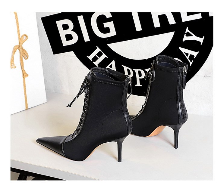 Boot nữ cổ thấp mũi nhọn gót cao phối dây buộc chéo, khóa kéo sau — Màu đen
