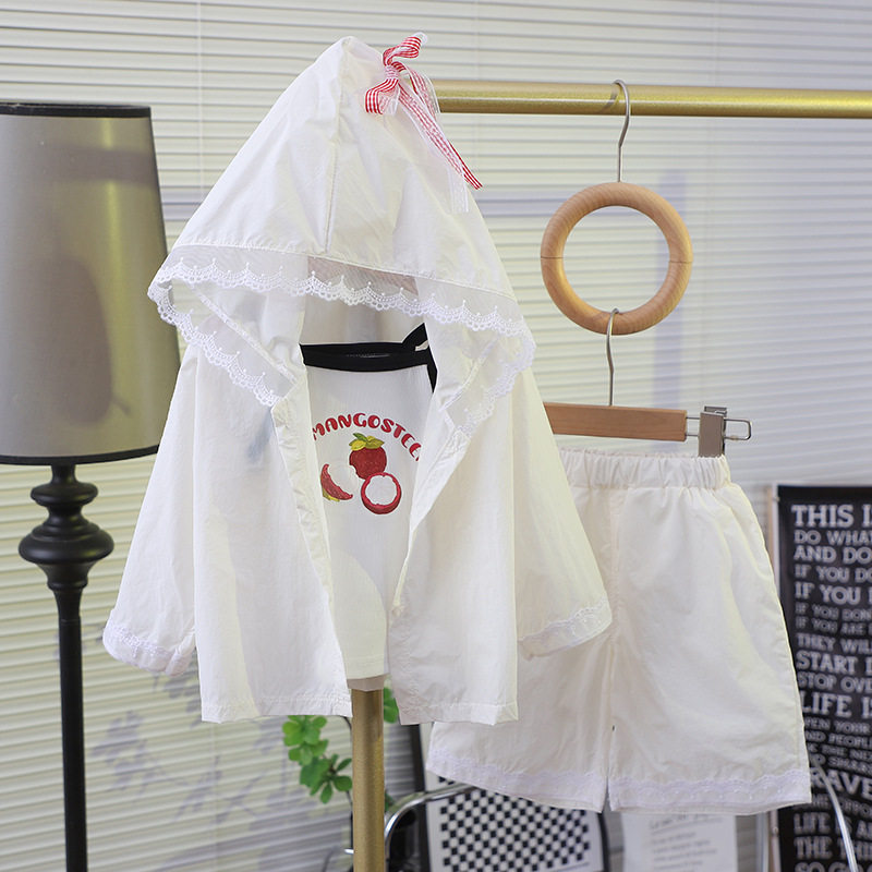 Set tiga bagian stylish dopamine anak perempuan musim panas, jaket hoodie pelindung sinar matahari berumbai renda