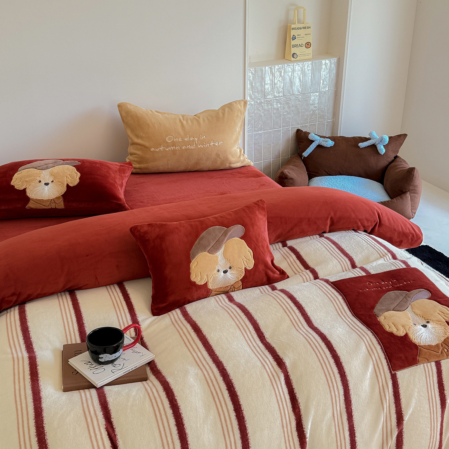 Class a Autumn and Winter Thickeneded Warm Stripesd Puppy Milk Velvet Bed Three or Four Piece Set Patch Embroidered Quilt Cover Cartoon Style