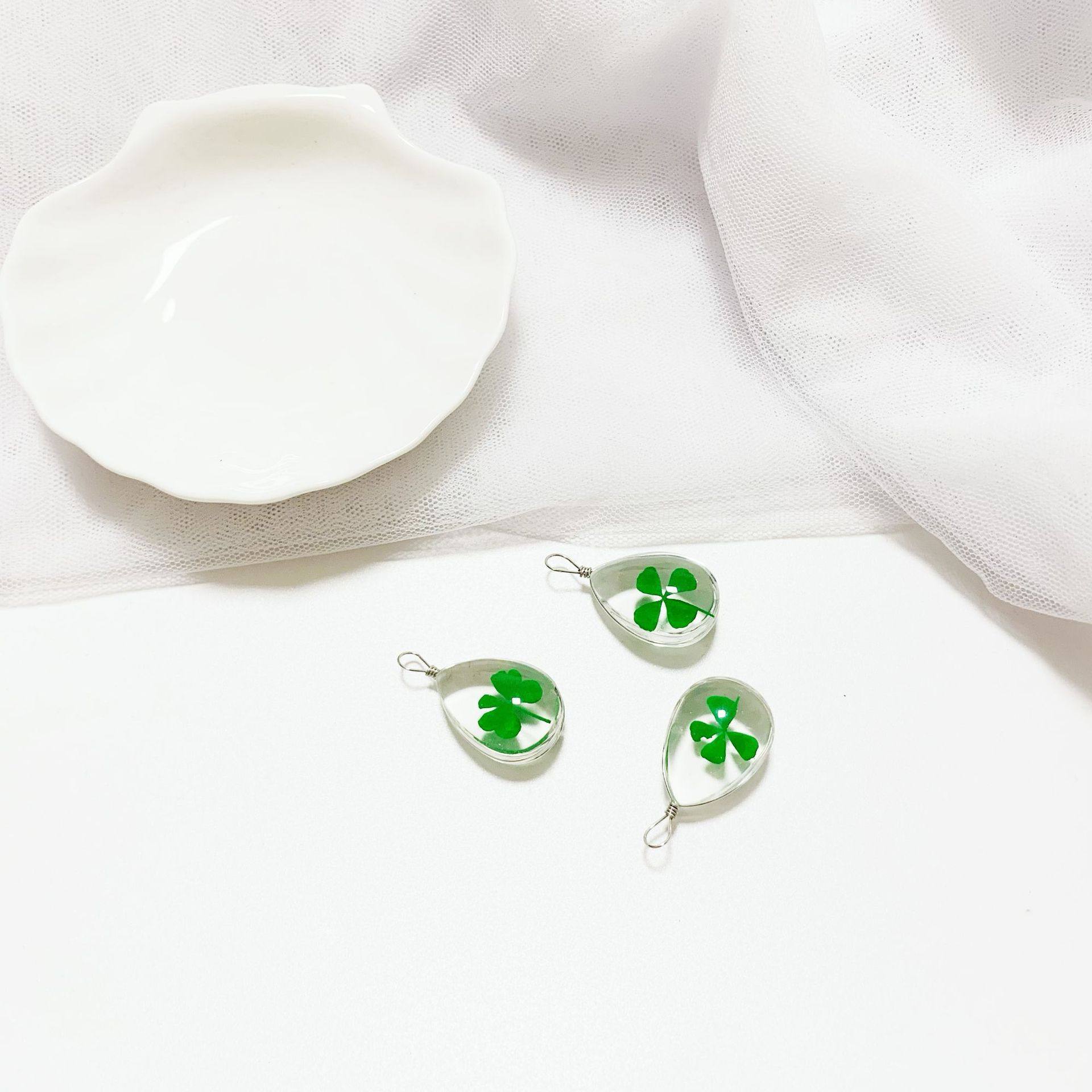 Four-leaf clover plant specimen time glass necklace green pendant sweater chain key chain diy accessories in stock