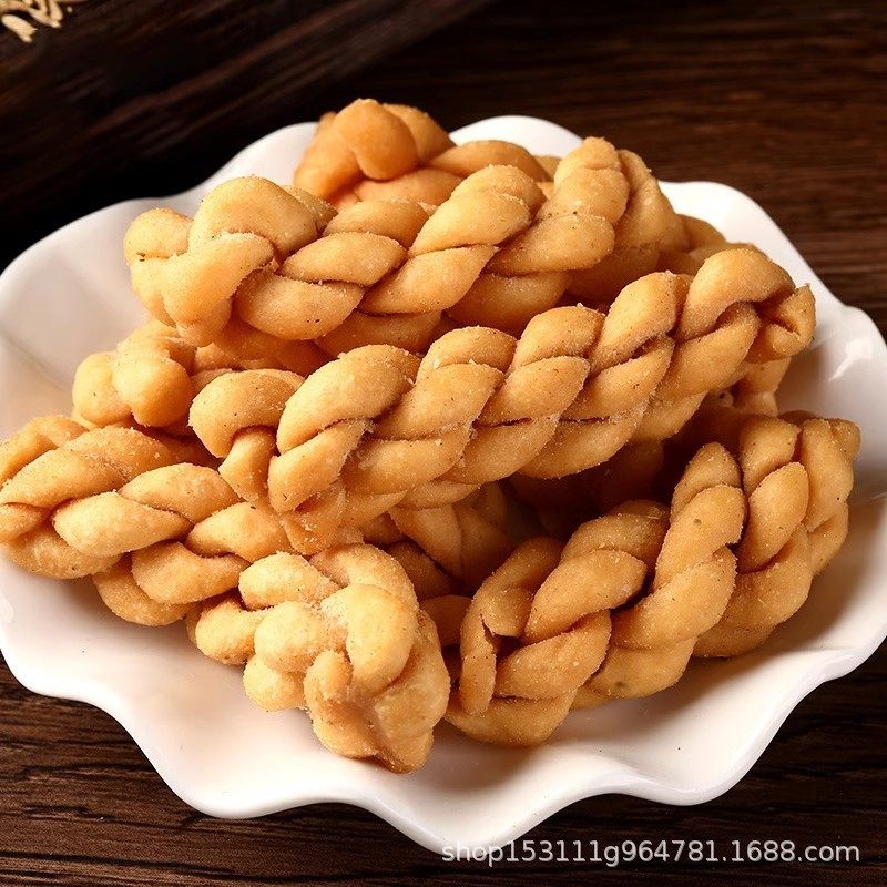 Wholesale price 252 g/bag Henan Kaifeng bookstore street handmade specialty salt and pepper tomato multi-flavor crisp Zhang Ji twist