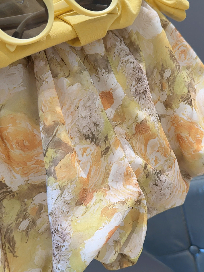 Girls' Summer Two-Piece Set, New Baby Girl Embroidered Cotton T-Shirt & Floral Oil Painting Bud Shorts Outfit