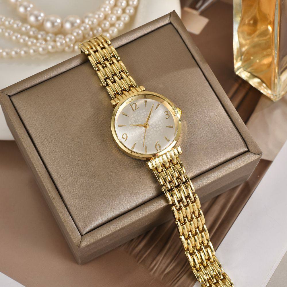 European and American Style Casual Temperament Steel Band Quartz Women's Watch Fashion Digital Surface Alloy Wrist Watch Women's Bracelet Watch Women