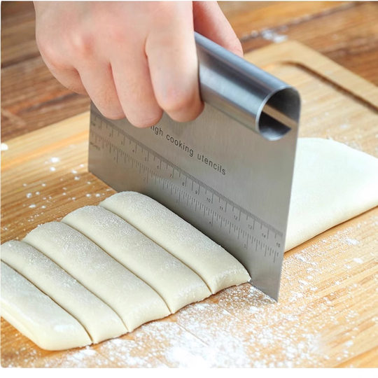 Stainless steel noodle cutter with scale sausage powder scraper flour noodle cutter kitchen artifact tool Amazon hot sale