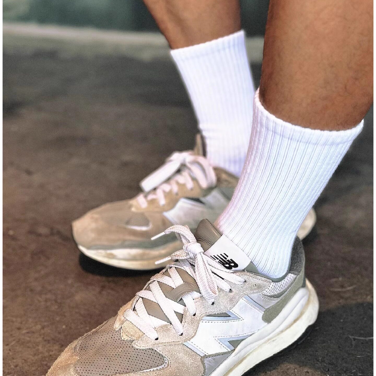 白色袜子男士春秋中筒袜女款纯棉吸汗运动袜篮球袜加厚毛巾底长袜