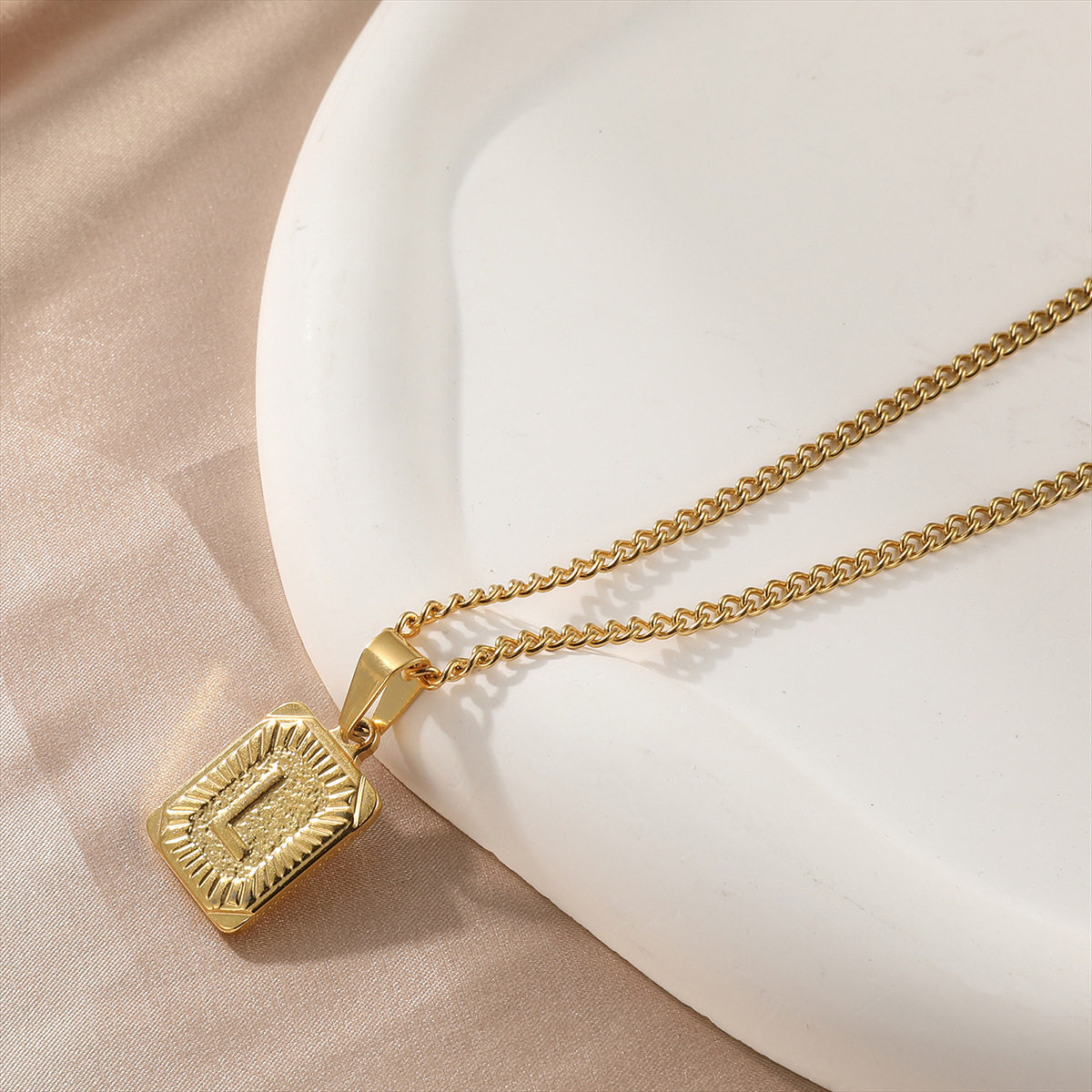 Cross-Border Foreign Trade New Glossy Letter Necklace Niche Versatile Pendant European and American Fashion High-End Simple Clavicle Chain