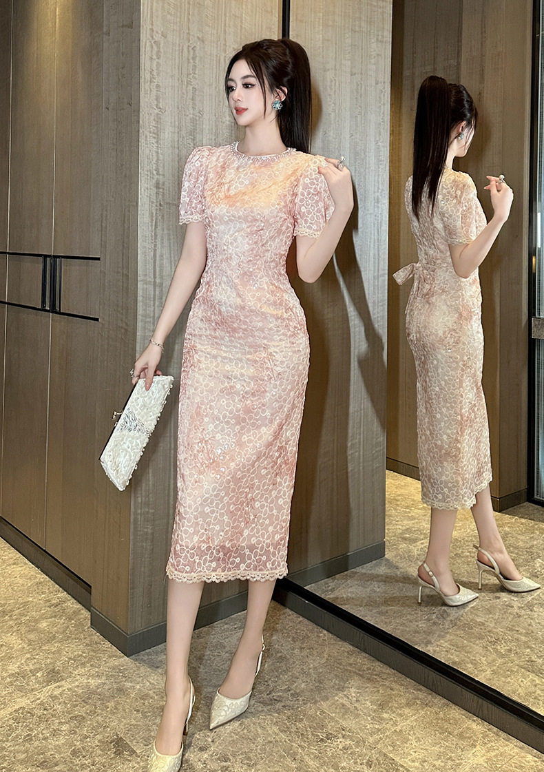 Đầm ren nữ dáng ôm body qua gối, tay ngắn cổ tròn, đính đá lấp lánh — [Hồng sâm banh] chi tiết 5