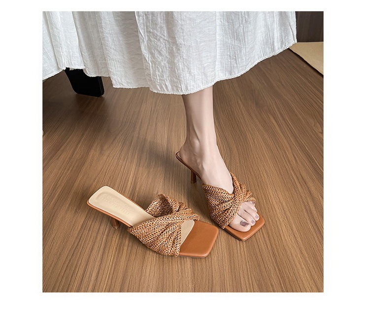 Sandal cao gót nữ mũi vuông quai mảnh đan chéo phong cách thanh lịch — Màu trắng nhạt, nâu sẫm, quần kaki