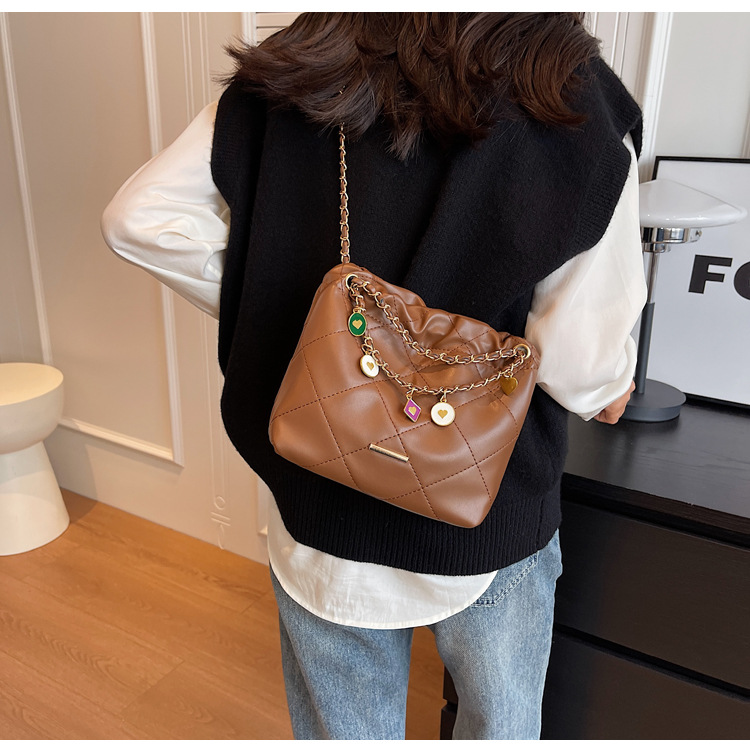 O1CN01k67X3B231p2lcyQPx !!2217602547196 0 cib