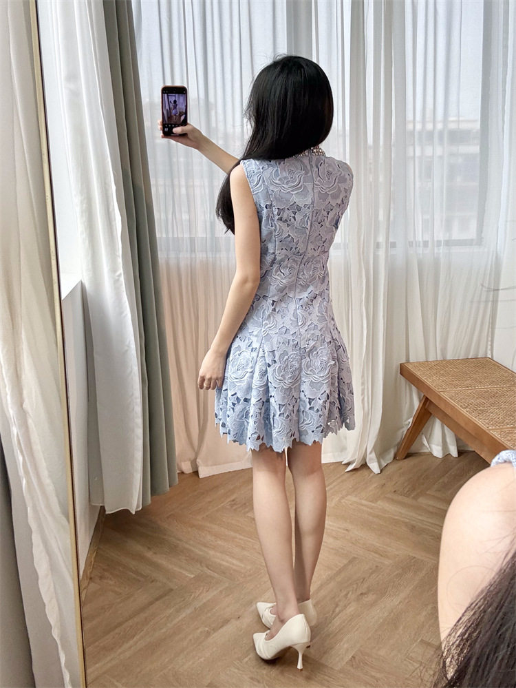 Đầm maxi nữ thắt eo cổ tròn không tay chất liệu ren hoa 3D — Xanh thiên thanh chi tiết 6