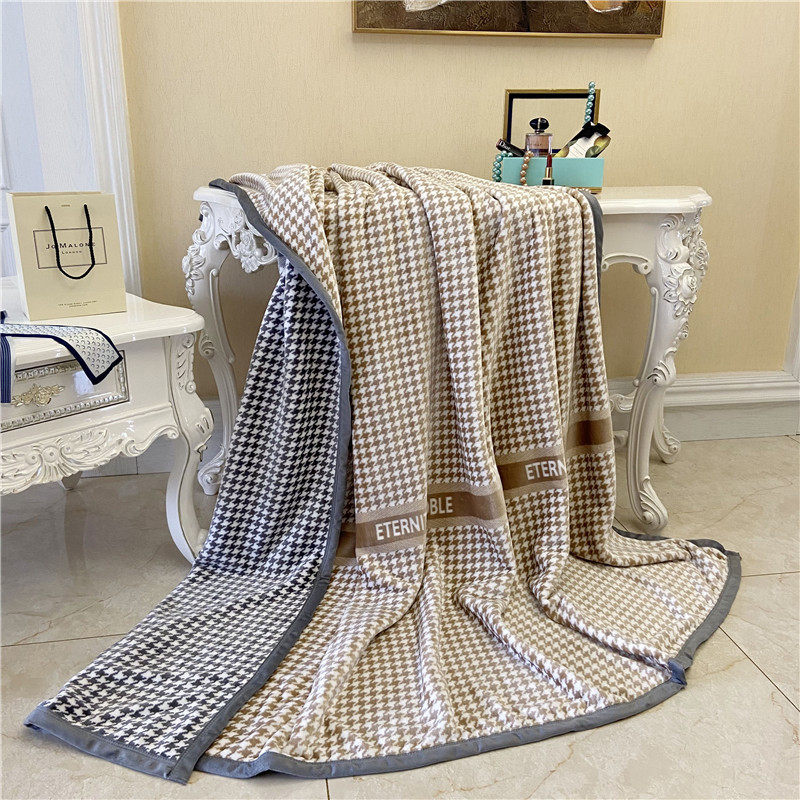 Wholesale double-layer thickened AB version of light luxury wind warm Faleirong air conditioning blanket composite carpet gift generation hair