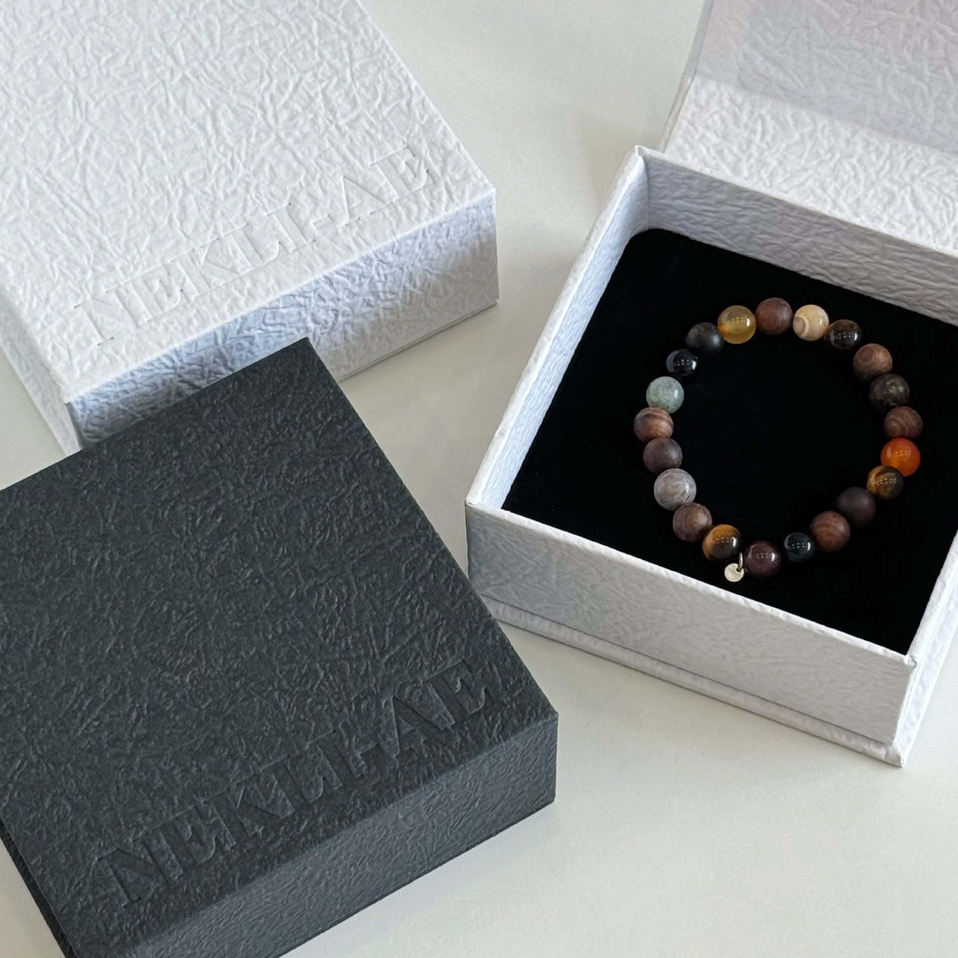 Customized Crystal Bracelet Necklace Jewelry Box Gravure Logo Flip Magnetic Hard Paper Jewelry Packaging Gift Box