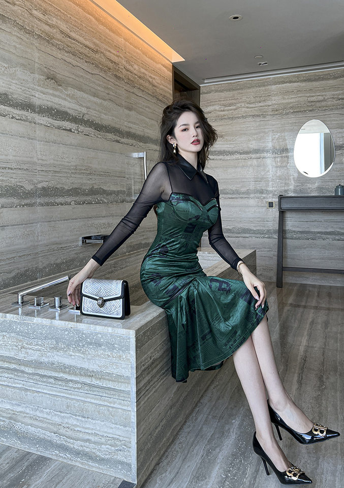 Váy Lụa Nhung Dài Tay Cổ Búp Bê Viền Bèo Tầng Màu Xanh Lá chi tiết 16