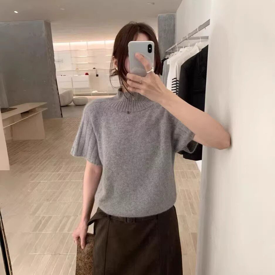 เสื้อกันหนาวสีขาว คอเต่าครึ่งตัว ผ้าถักหนา แขนสั้น ใส่เป็นชั้นใน ดีไซน์ใหม่สำหรับฤดูใบไม้ร่วงและฤดูหนาว แมตช์ซ้อนชั้นได้ดี ดูดีมีสไตล์มากสำหรับผู้หญิง