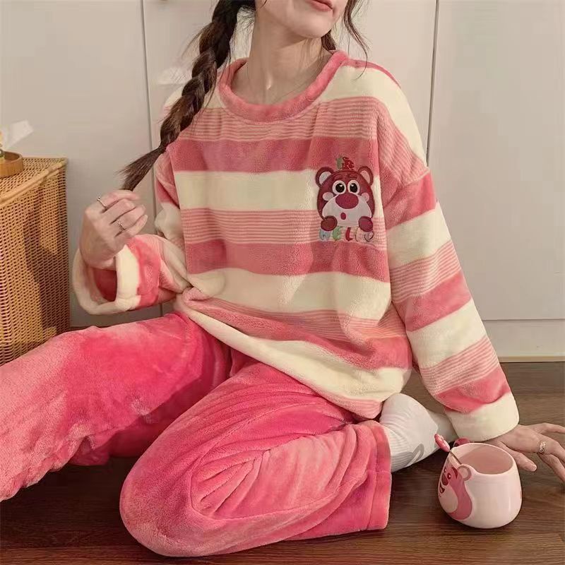 卡通甜美歪头熊同款睡衣女秋冬季珊瑚绒加厚宽松大码外贸跨境套装