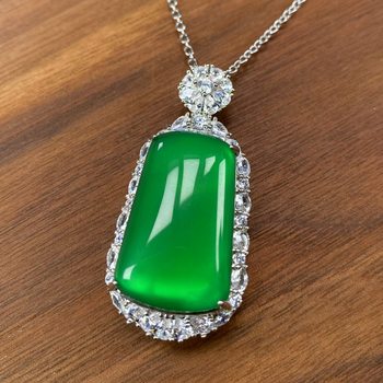 Natural chalcedony nothing card pendant comparable to jade emperor green agate necklace live jewelry wholesale