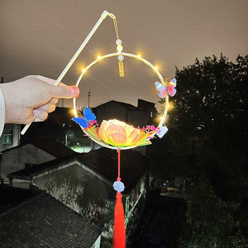 Finished luminous portable rabbit lantern jade rabbit lantern cartoon crystal ball palace lantern yuanxiao mid-autumn festival lantern wholesale