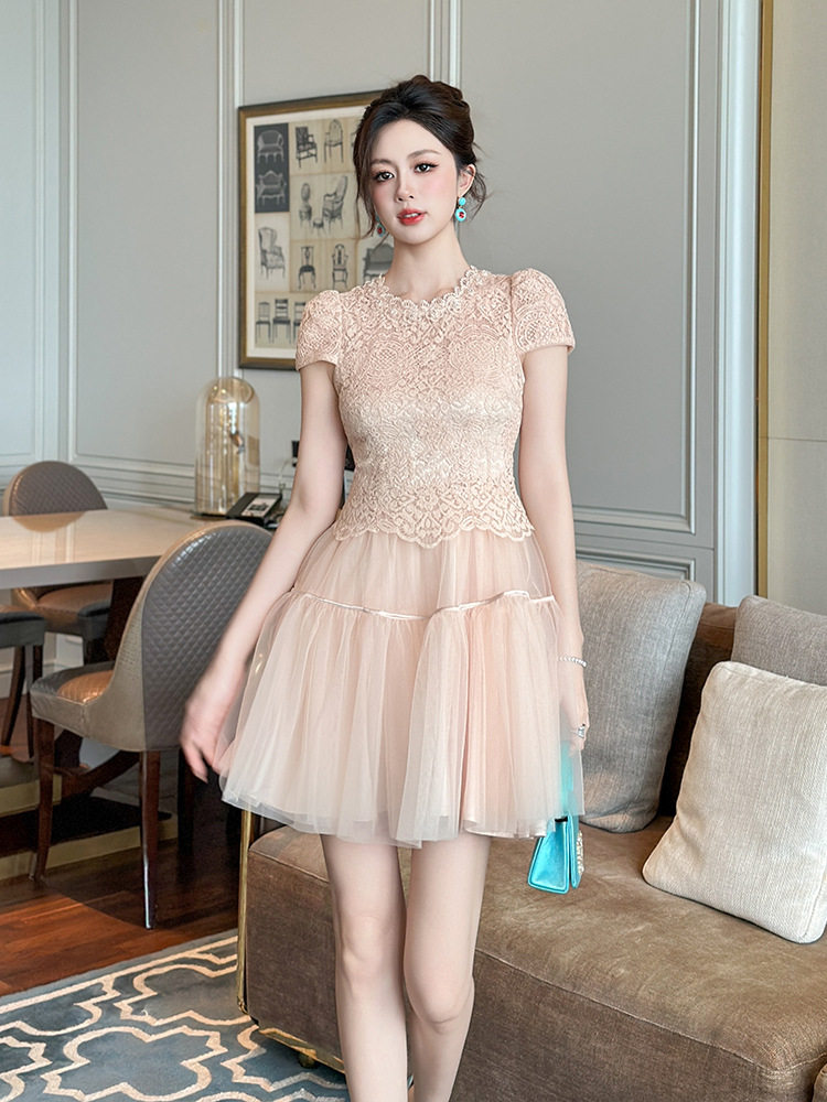 Đầm ren nữ tay ngắn cổ tròn phối lưới dáng suông midi — [Hồng champagne]