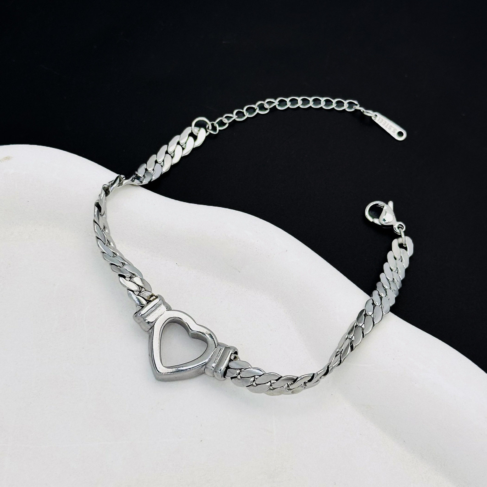 Light Luxury Personalized Heart Necklace Women's Trendy Fashion Titanium Steel Non-Fading Clavicle Chain New 18K Gold-Plated Cuban Ornaments