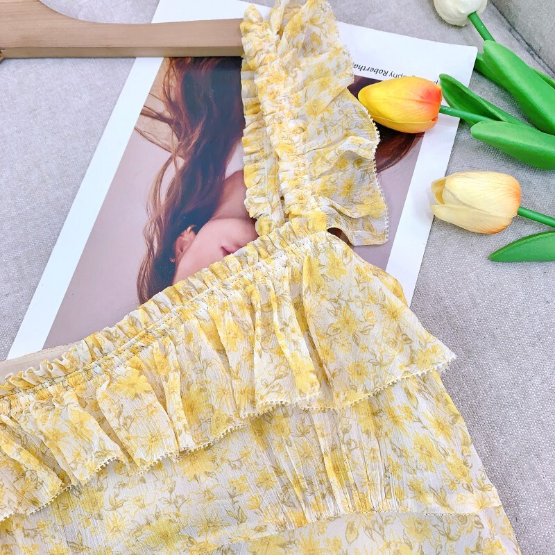 Đầm hai dây in hoa pháp dáng trung dài cổ vuông — Cúc vàng-áo vest, Hoa cúc vàng-váy, Quế màu hồng-váy