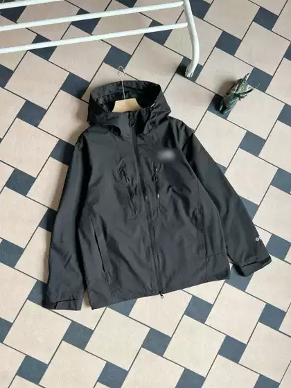 Spring and Autum New Outdoor Sports and Leisure Windbreaker Hooded Windproof and Waterproof Thin Jacket Jacket Suitable for the North