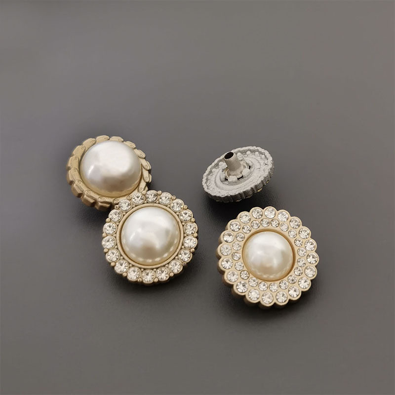 Diamond-encrusted pearl four-button overcoat suit knitted decorative buckle snap button pattern female buckle metal Pearl four-button