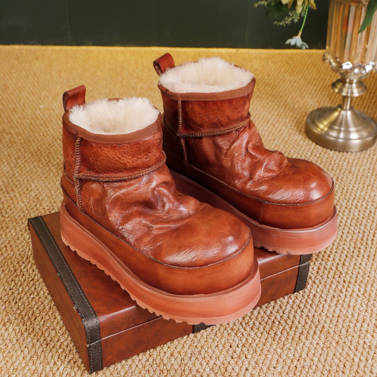 Boot nữ cổ ngắn lót lông cừu da bò lộn giữ ấm mùa đông — màu đen, màu nâu