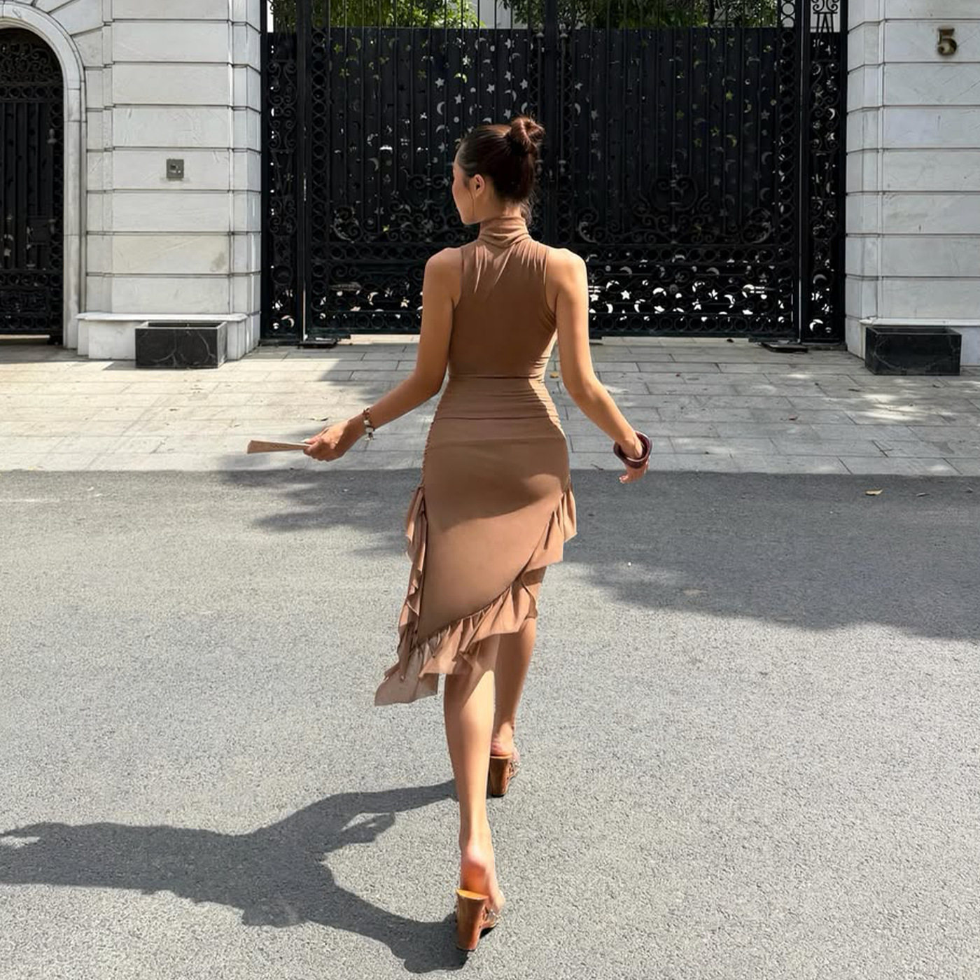 Sleeveless High Neck Bodycon Dress Ruched Design Waist Cinching Mid Length Summer Fashion for Women Wholesale