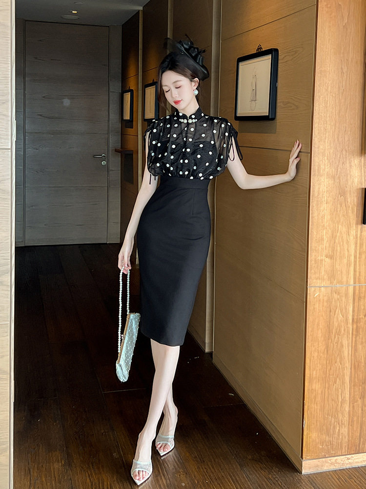 Đầm ôm body nữ cổ đứng tay ngắn phong cách sườn xám retro họa tiết chấm bi — [Màu đen]
