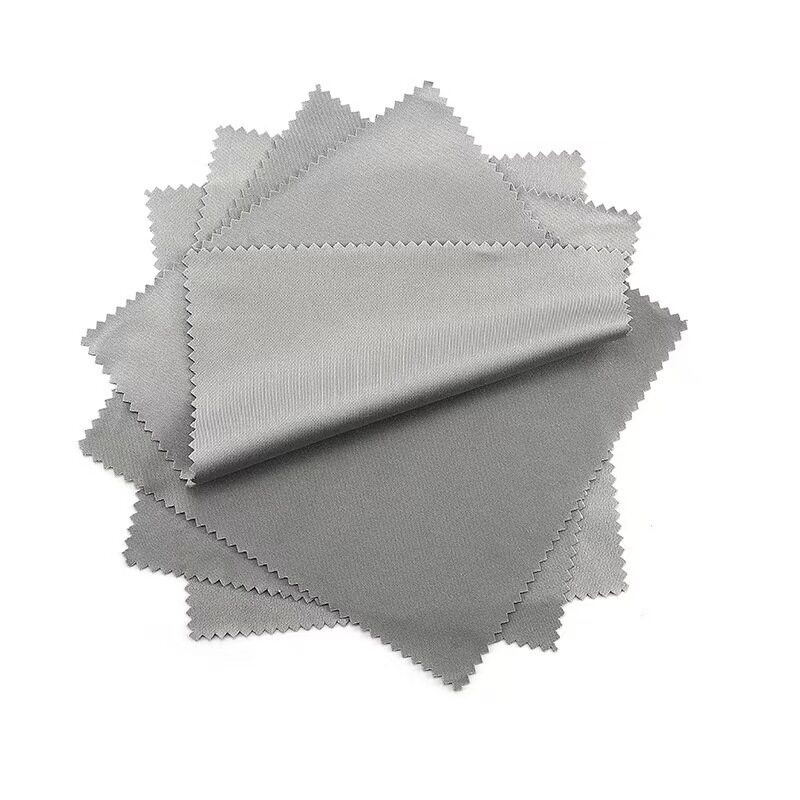 グレーのニットメガネクロス