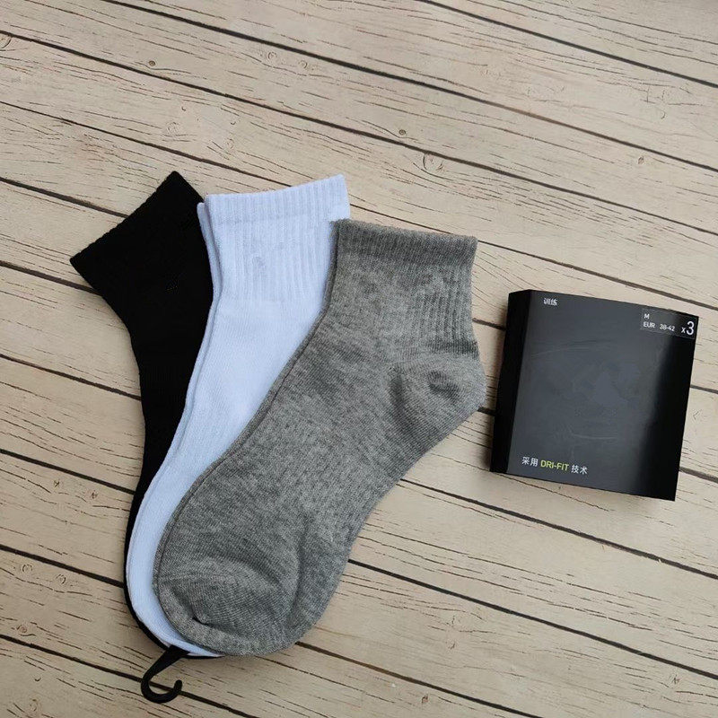 Men's and women's four seasons sports cotton socks student trendy socks towel bottom socks foreign trade socks wholesale one piece drop shipping