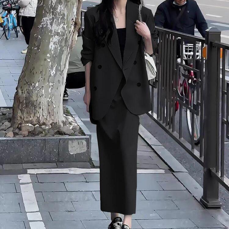 Tailored Suit Set Loose Fit Elegant Design Stylish Blazer with Skirt Spring Fall Collection Wholesale Available