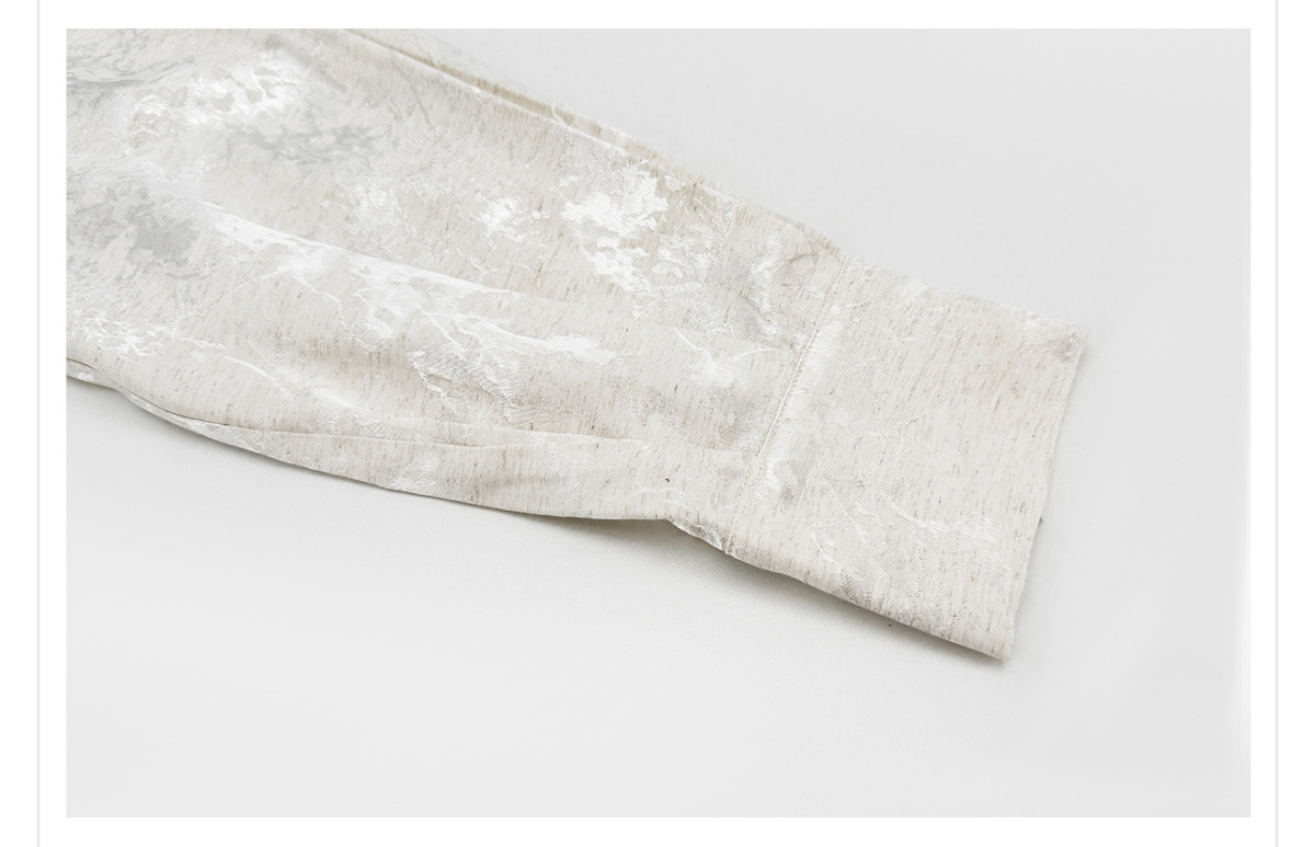 Áo sơ mi nữ dài tay dáng rộng họa tiết hoa dệt jacquard — Hồng đào (giao hàng 7 ngày), Trắng Nguyệt Hoa (giao hàng 7 ngày), Trắng Nguyệt Hoa (Giao hàng trong ngày)