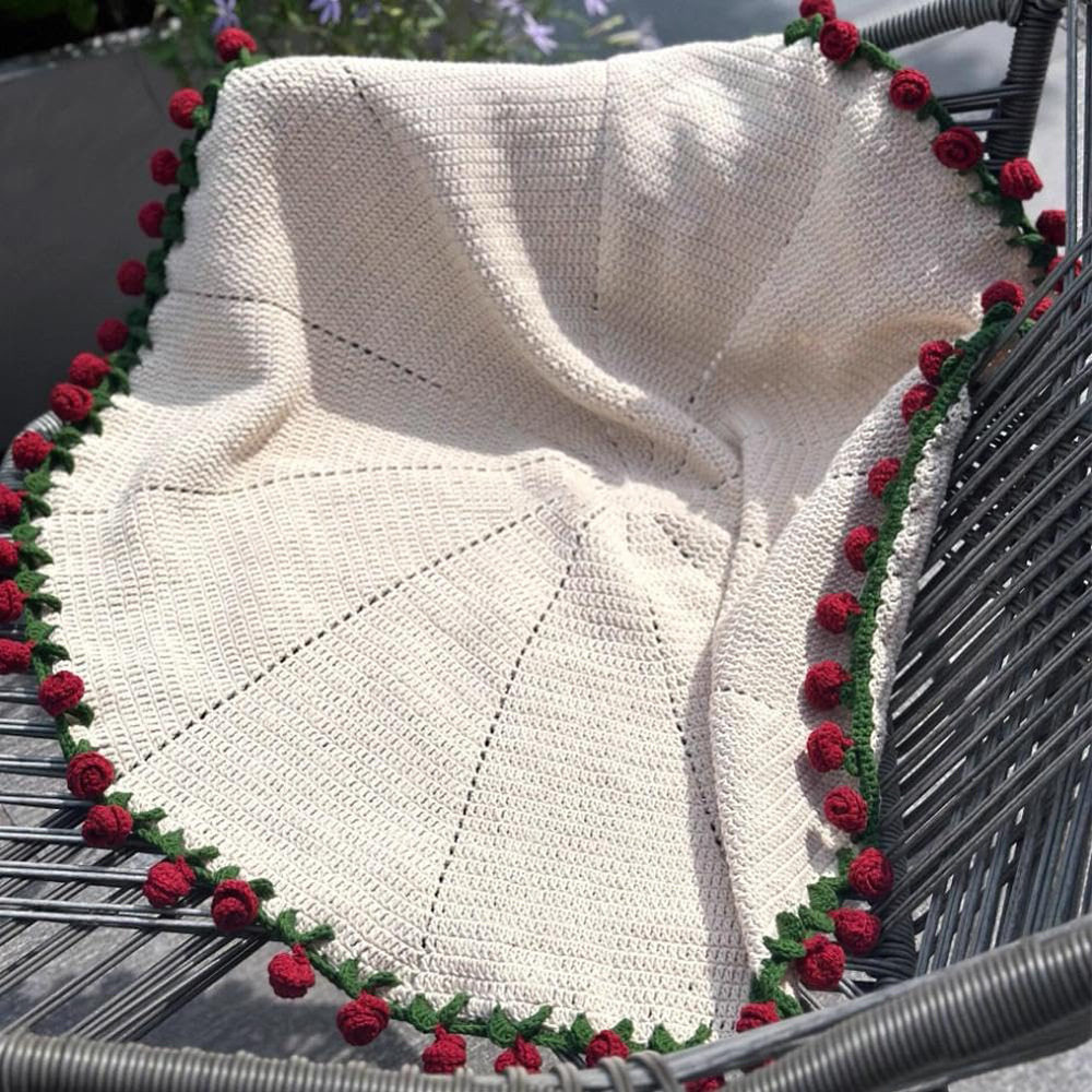 Finished Rose Blanket, Hand-Knitted Rose Bouquet Blanket, Valentine's Day Gift