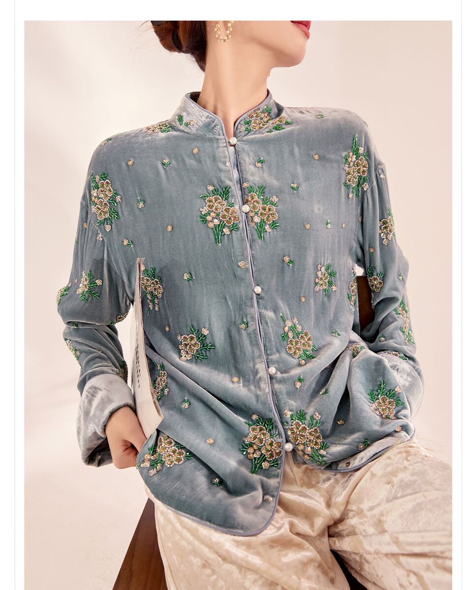 Áo sơ mi nữ lụa tơ tằm cổ đứng cài khuy kiểu cardigan thêu hoa — Dương Tây Đỏ (Giao Hàng Ngay)