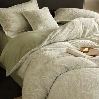 High-End Warm Carved Milk Velvet Four-Piece Set, French Cream High-Weight Double-Sided Velvet Thickened Winter Bed Sheet and Duvet Cover