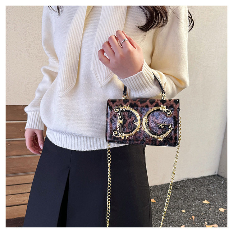 Cross-Border Patent Leather Hand-Held Fashion Women's Bag Chain Crossbody Bag Hand-Held Dinner Bag Fashion Catwalk Bag 24 O1CN01kwDEdS2G0X5H65U5z !!2220381628953 0 cib