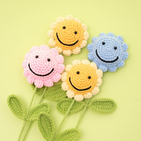 Smiley sunflower finished hand-woven bouquet finished product eternal flower Teacher's Day Children's Day gift night market stall