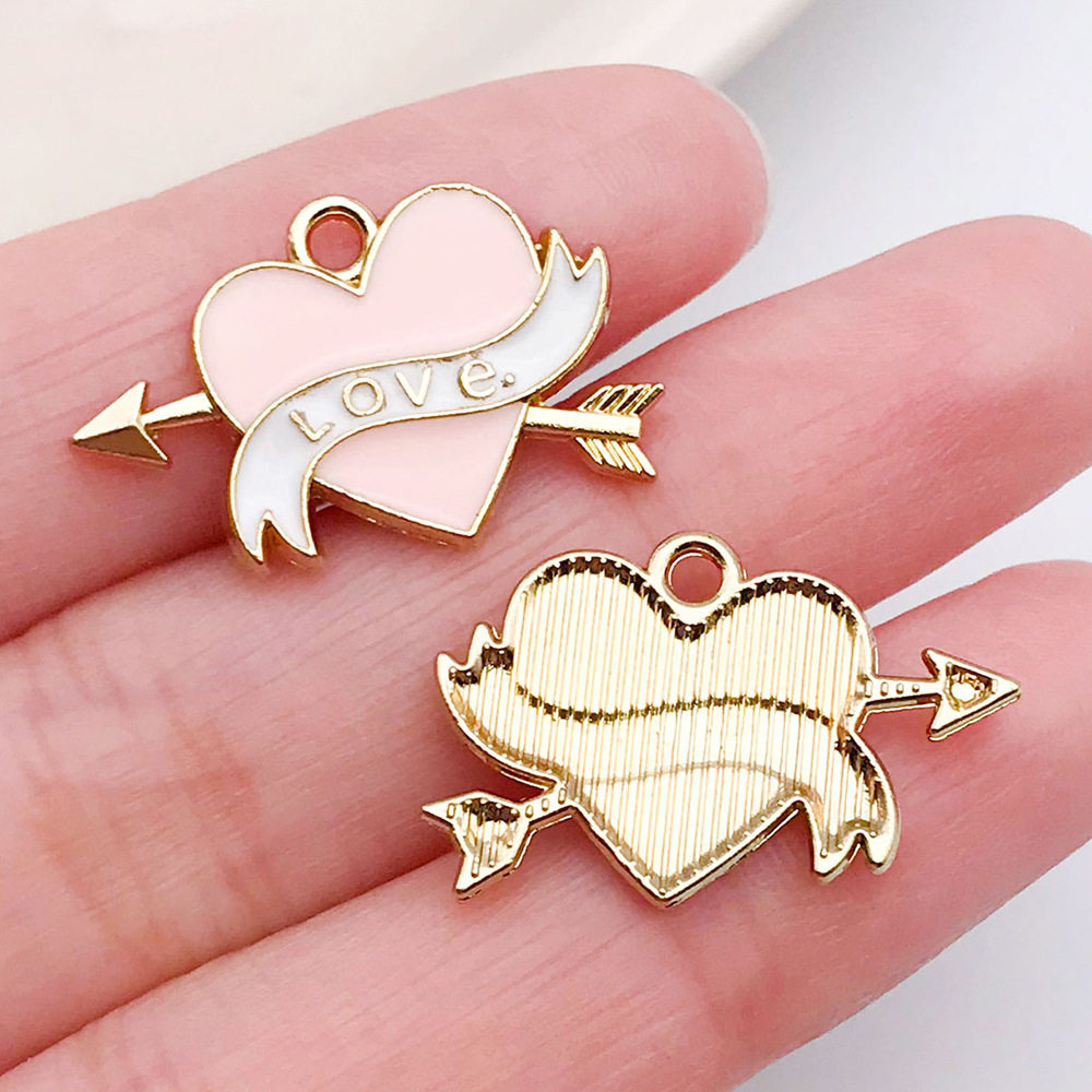 混50个红粉爱心桃心饰品配件 diy手链钥匙扣项链吊坠合金滴油挂件