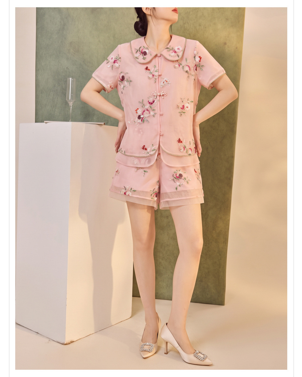 Bộ áo sơ mi không tay thêu họa tiết hoa và quần short dài, phong cách retro nghệ thuật — Quần short thêu hạt (giao hàng trong 7 ngày), Quần short thêu hạt (giao hàng trong ngày), Áo thêu hạt (giao hàng trong 7 ngày), Áo thêu hạt (giao hàng trong ngày)