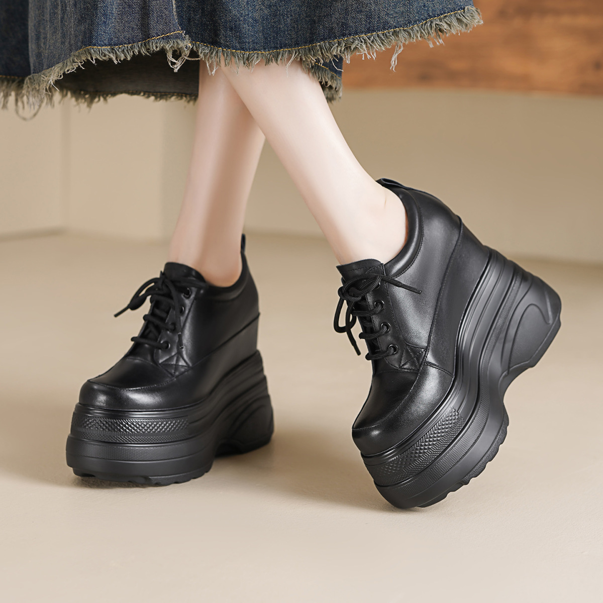 Giày sneaker nữ da bò đế dày tăng chiều cao 14cm dây buộc — Màu đen, Màu trắng