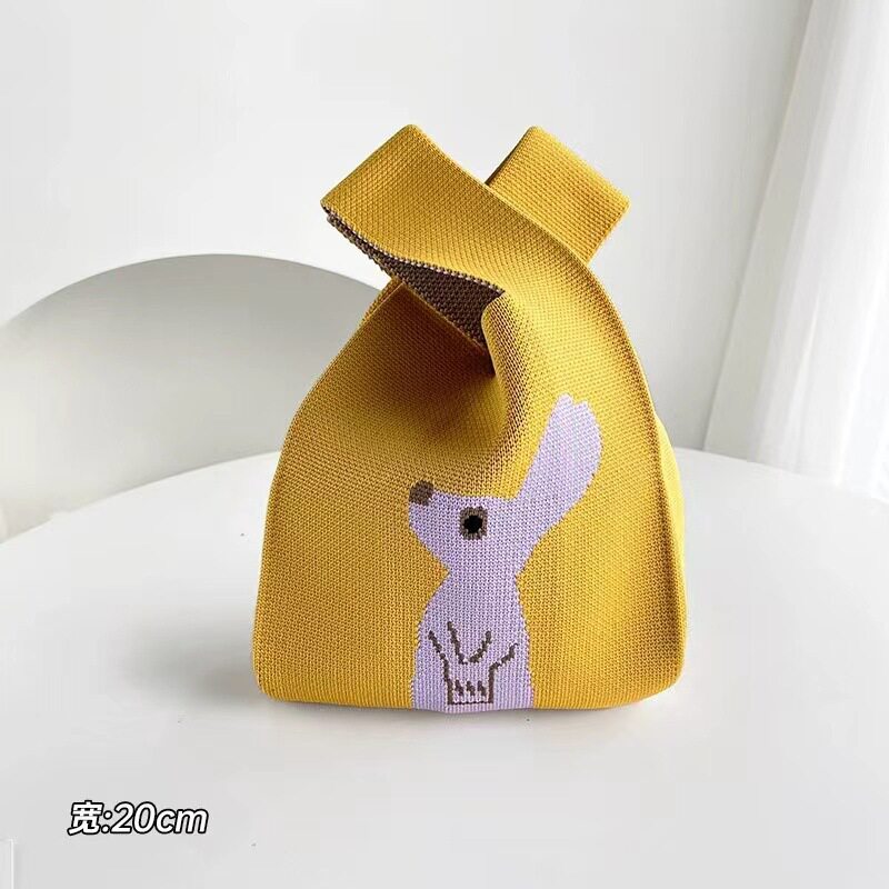 ウサギを見上げます。