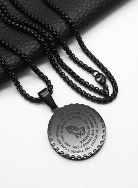 欧美吊坠祈祷之手项链朋克圆牌