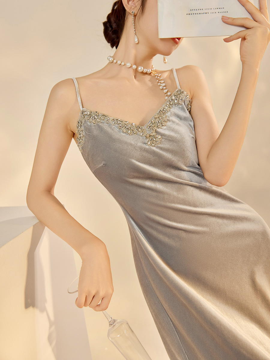 Đầm dây ôm body dài cổ chữ V đính đá — váy treo màu đen, Váy treo màu xám