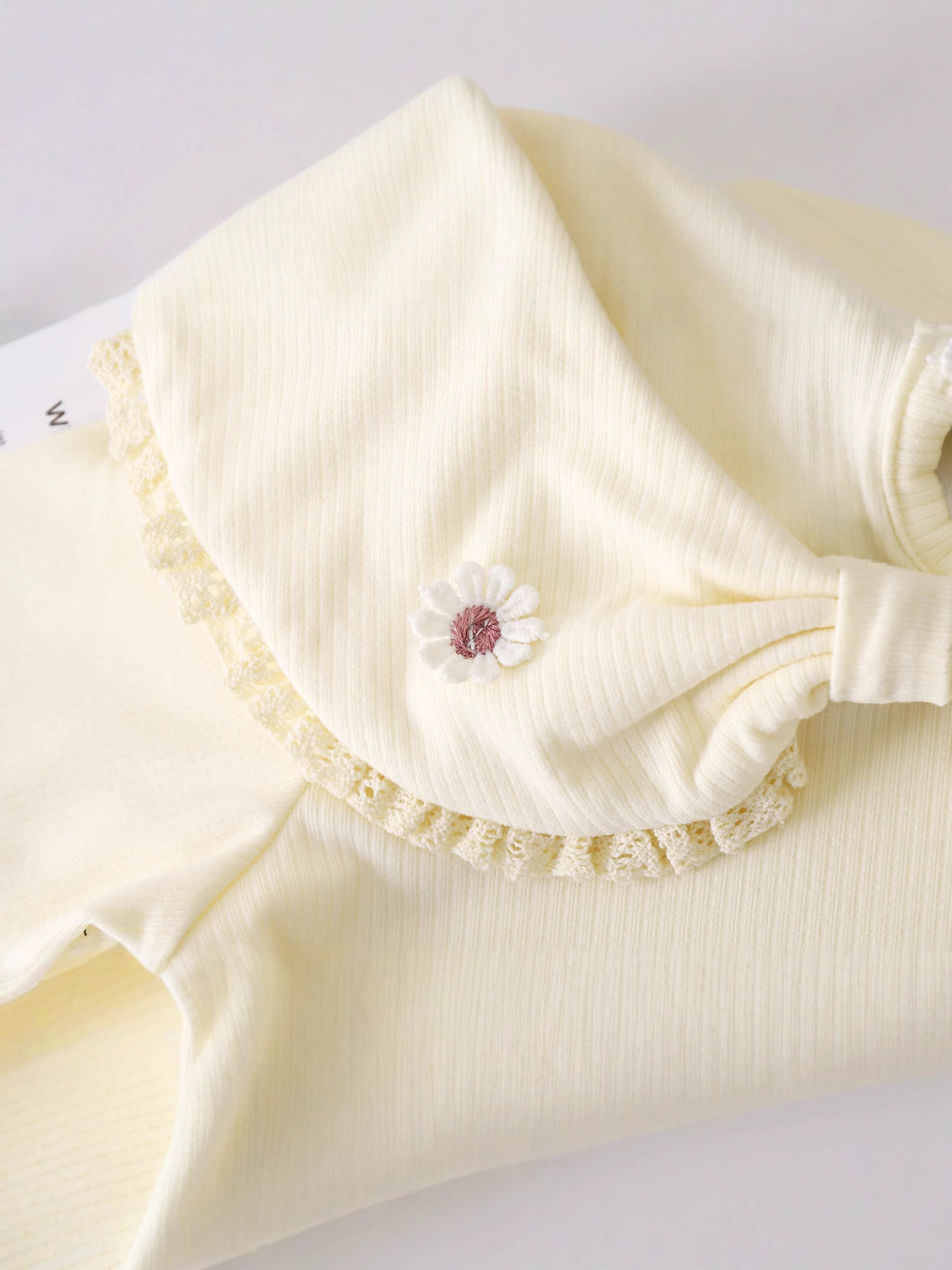 New Autumn Girls' Doll Collar German Fleece Top, Stylish Undershirt, Lace-Trimmed Versatile Base Layer