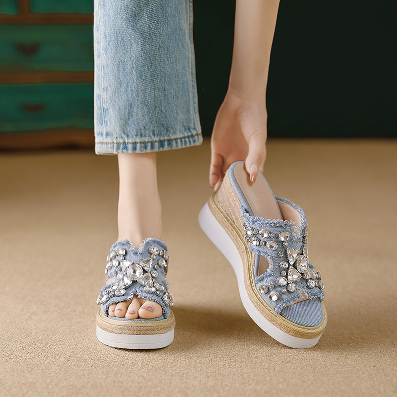 Dép sandal nữ quai ngang gót xuồng 8.5cm đế dày đính đá — Xanh denim